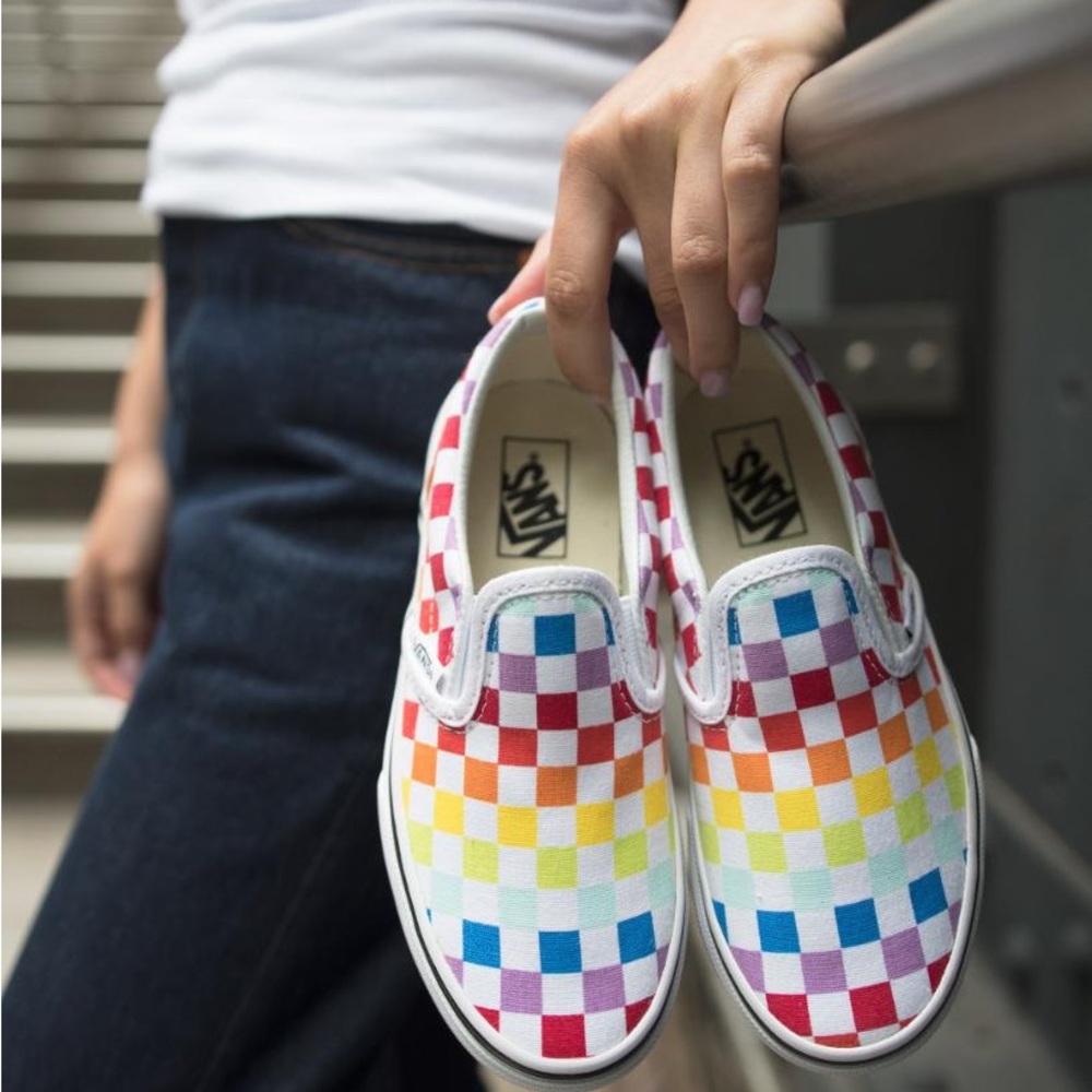 New women’s rainbow checkered vans size 6.5 W NEW IN BOX, NEVER WORN